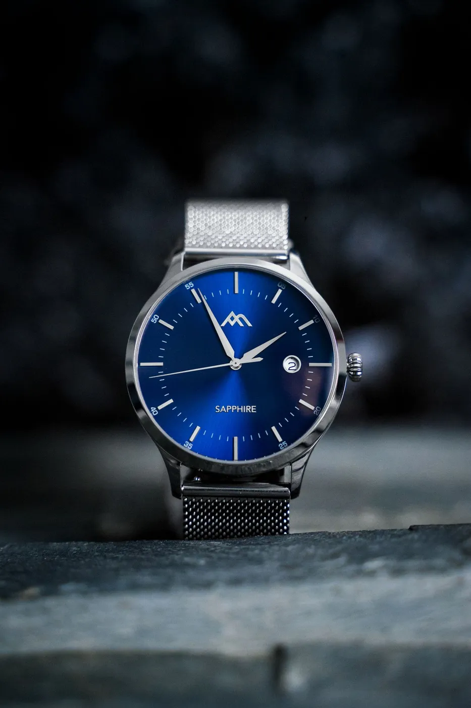 Montre automatique à cadran bleu et bracelet maille